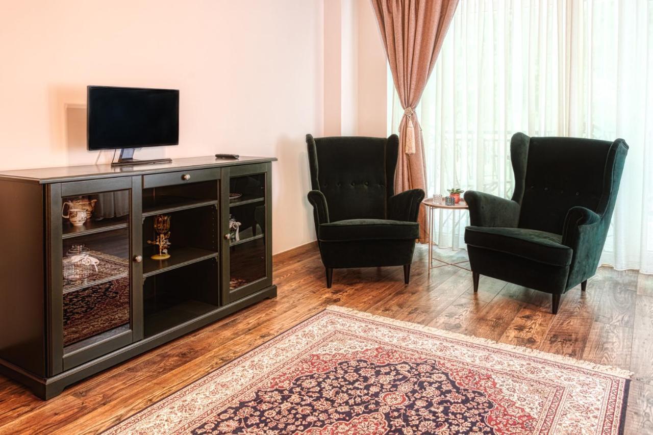 Nature Apartment - Minutes Away From The Old Town And Afi Mall Brașov Exterior foto