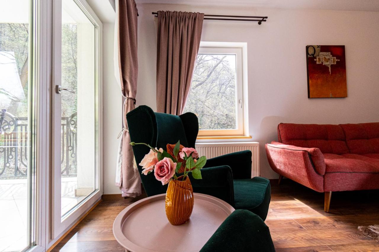 Nature Apartment - Minutes Away From The Old Town And Afi Mall Brașov Exterior foto